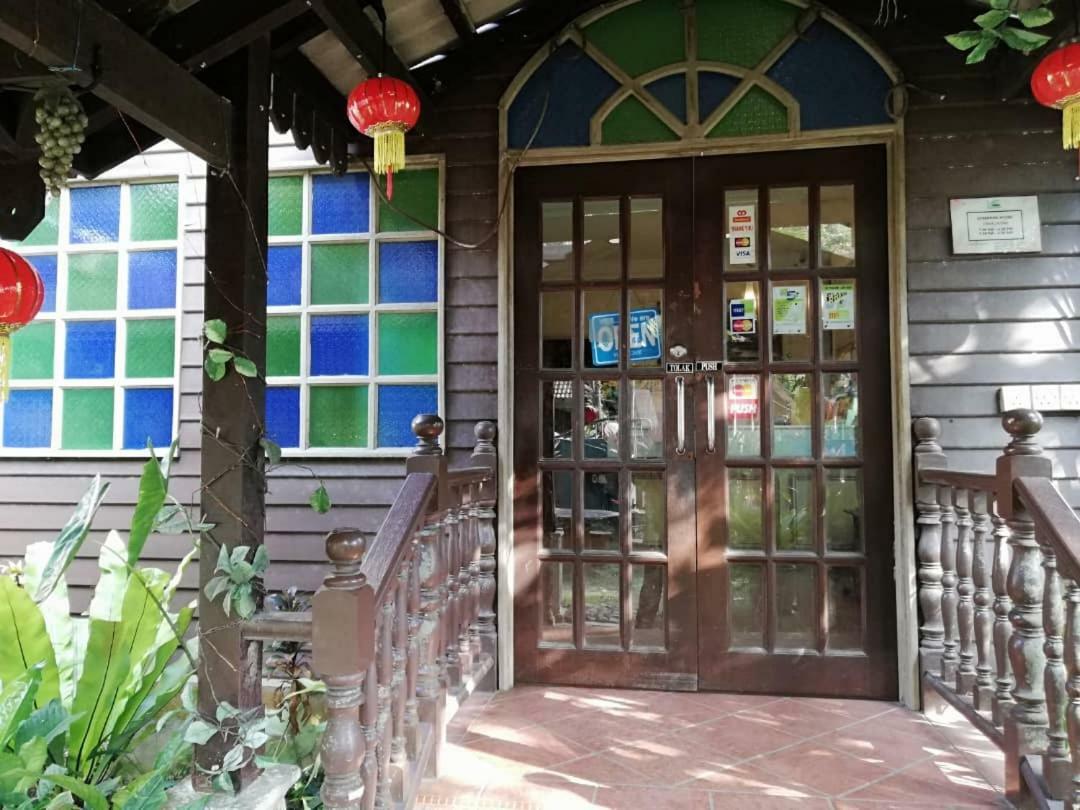 Six Villa Inn Dungun Exterior photo