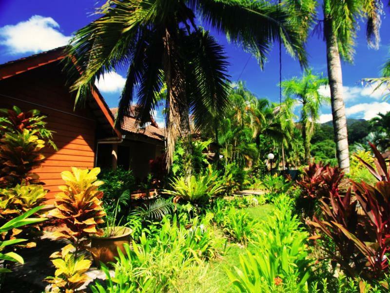 Six Villa Inn Dungun Exterior photo