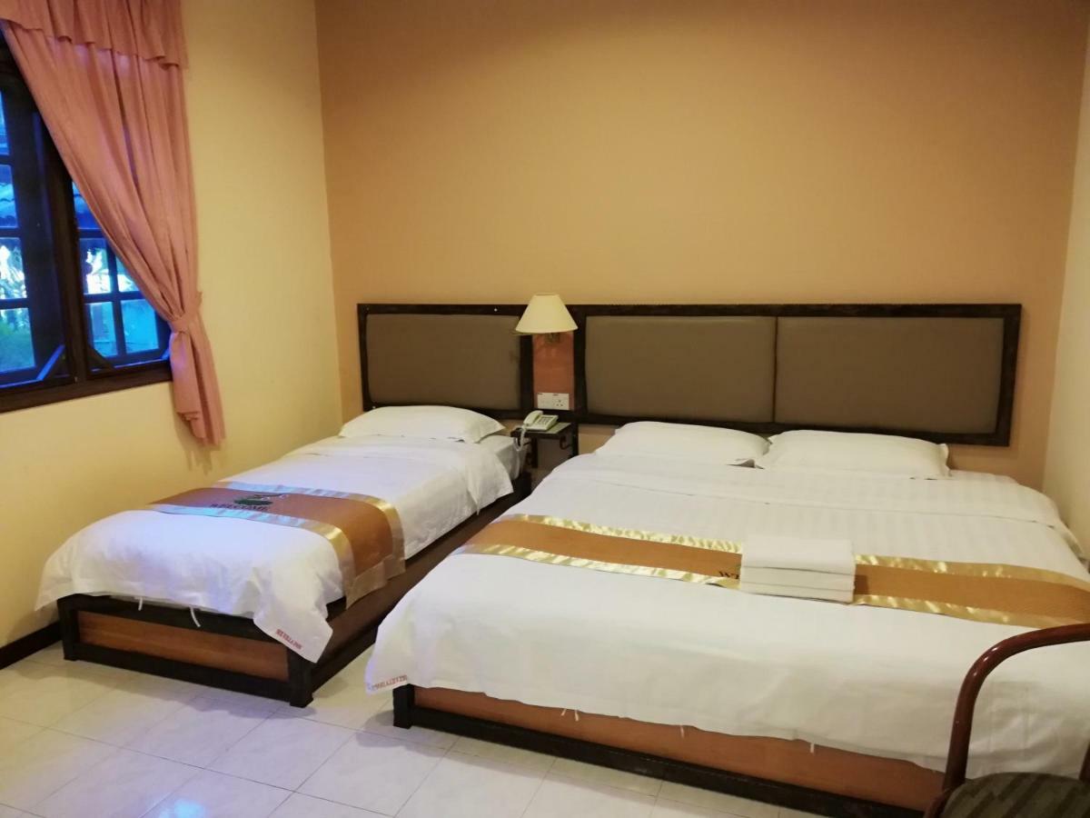 Six Villa Inn Dungun Exterior photo