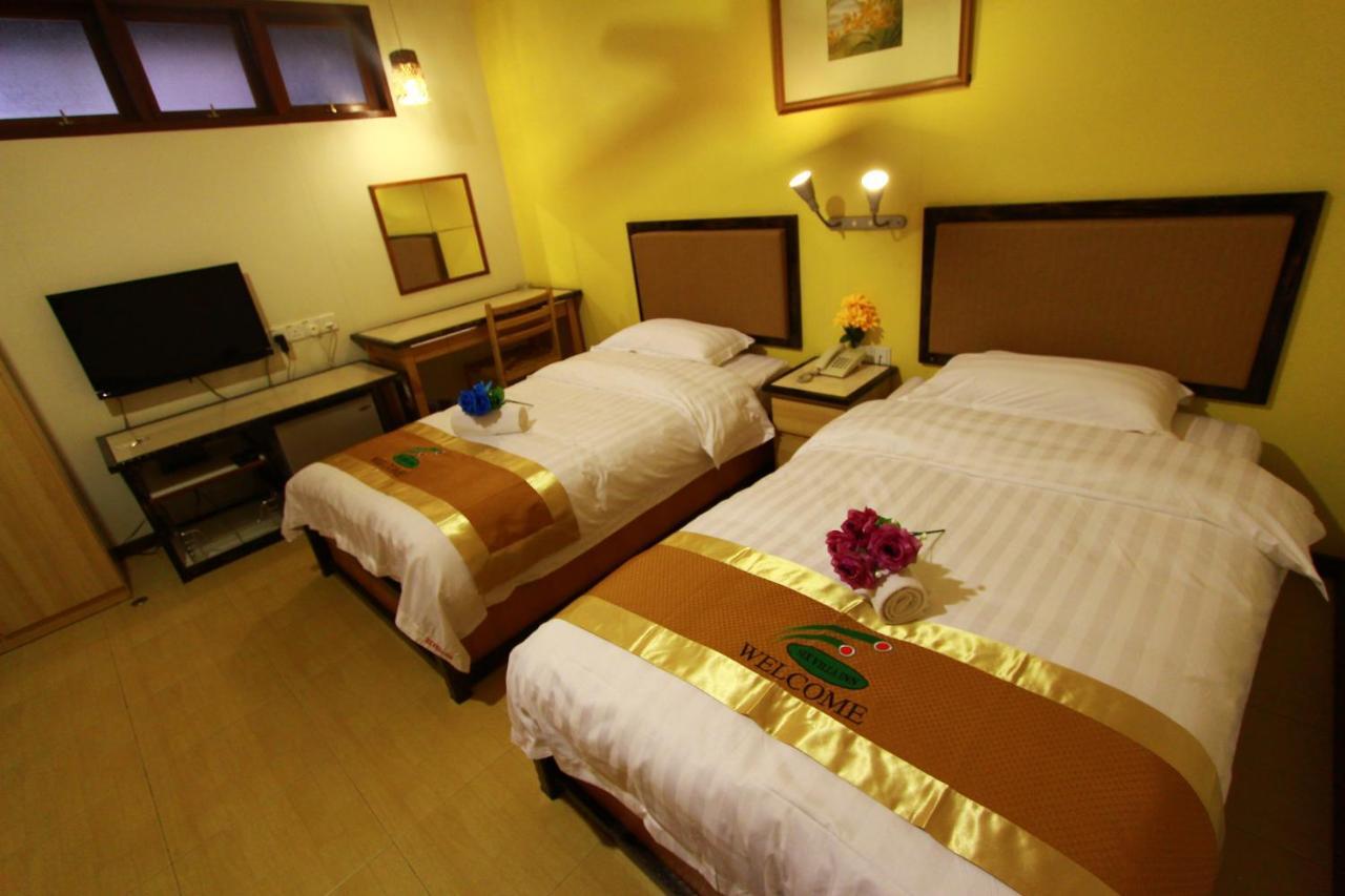 Six Villa Inn Dungun Exterior photo